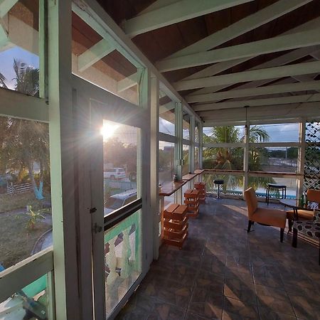 Bamboleo Inn Ladyville Екстер'єр фото