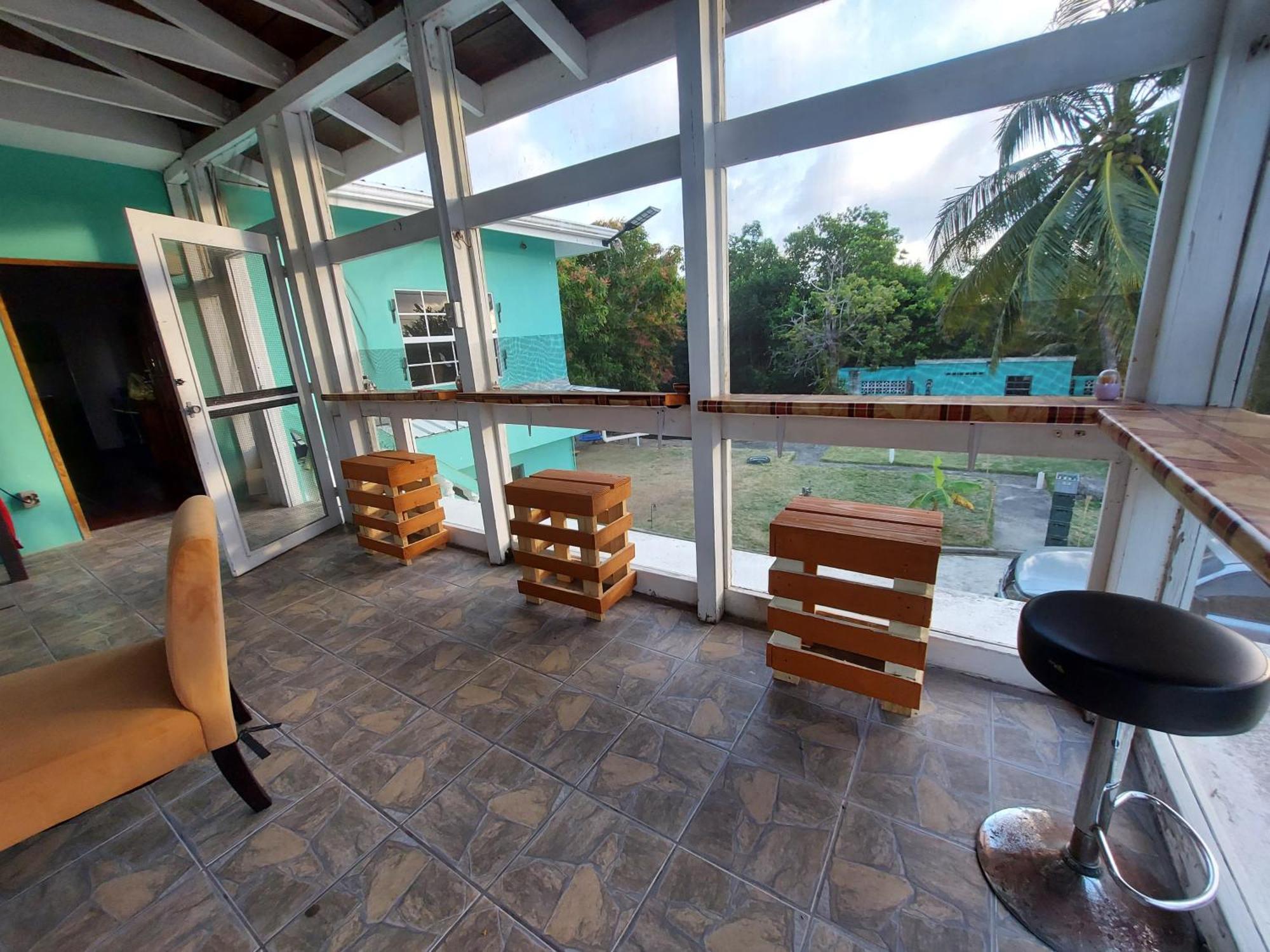 Bamboleo Inn Ladyville Екстер'єр фото