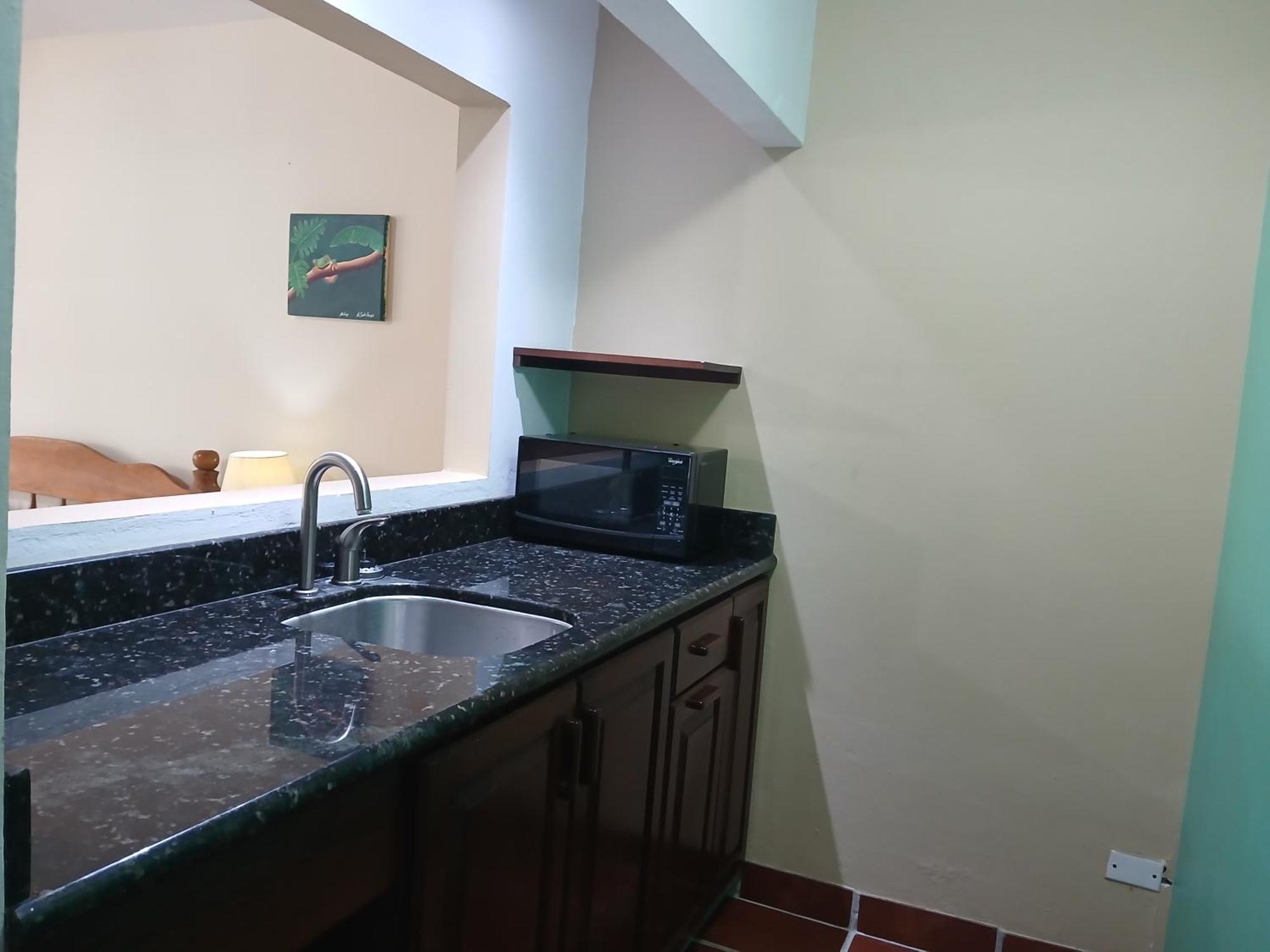 Bamboleo Inn Ladyville Екстер'єр фото