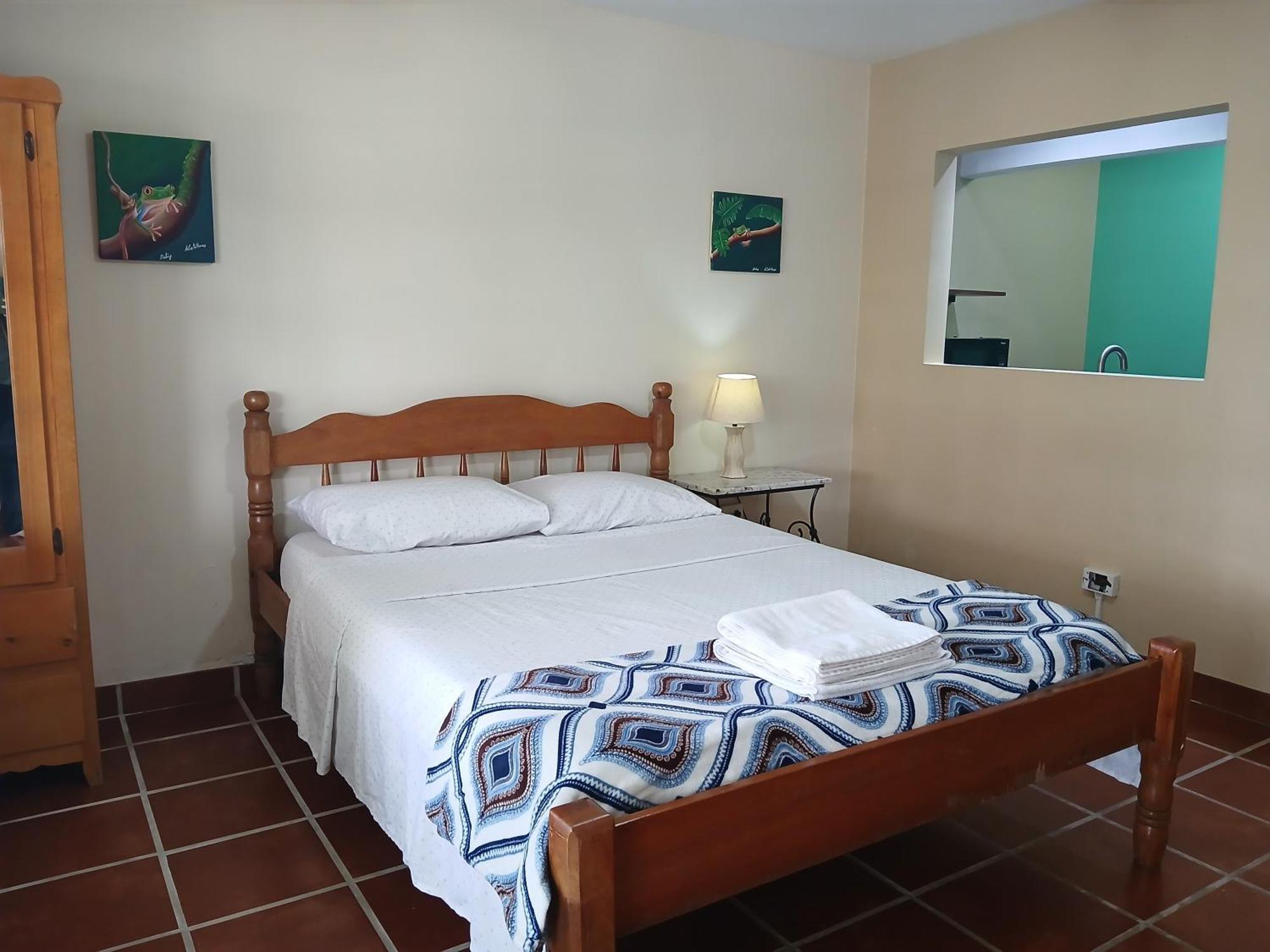 Bamboleo Inn Ladyville Екстер'єр фото