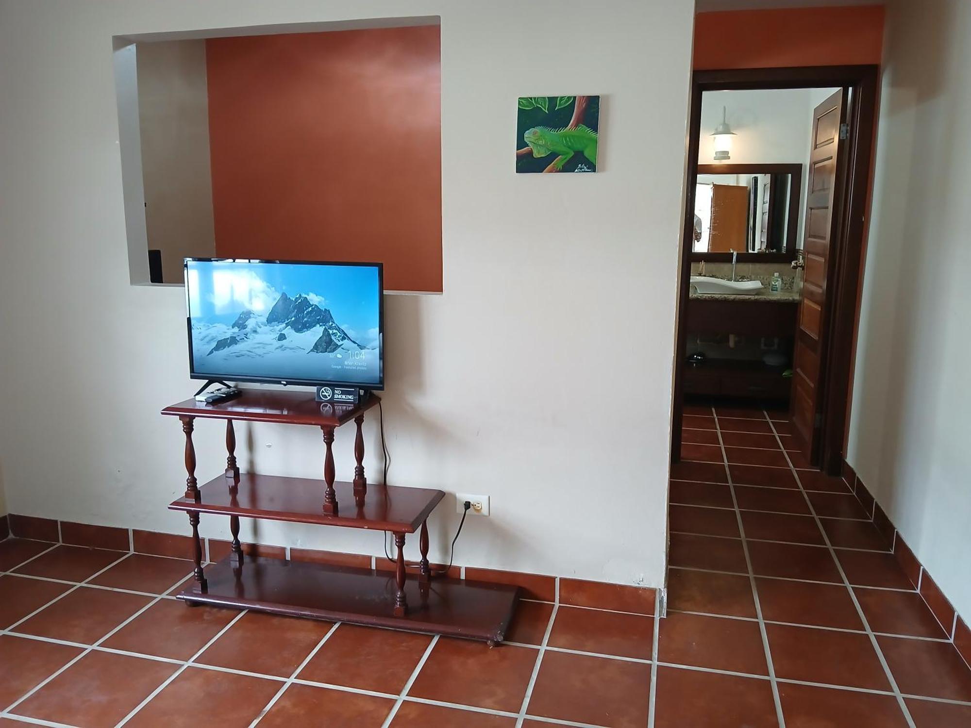 Bamboleo Inn Ladyville Екстер'єр фото