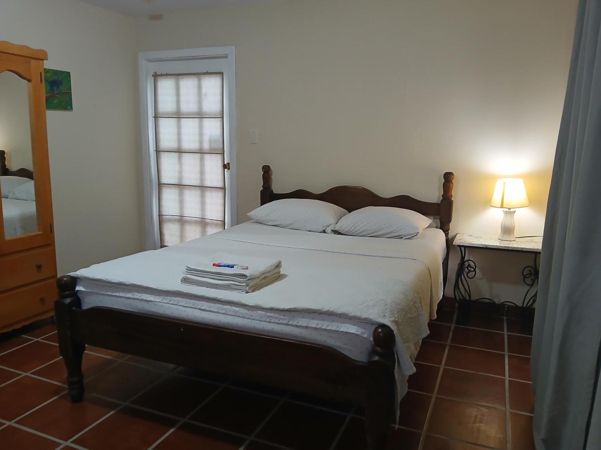 Bamboleo Inn Ladyville Екстер'єр фото