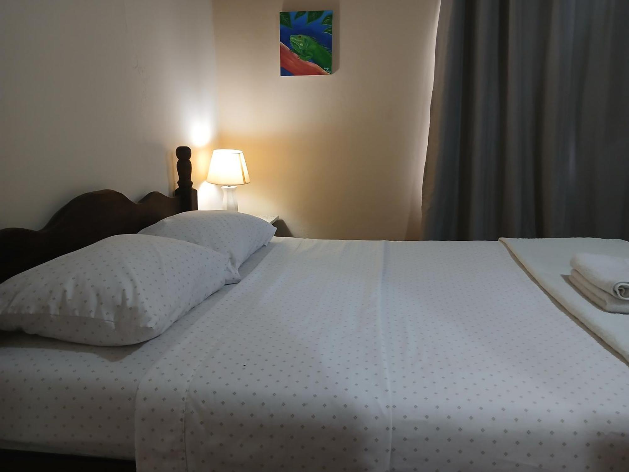Bamboleo Inn Ladyville Екстер'єр фото